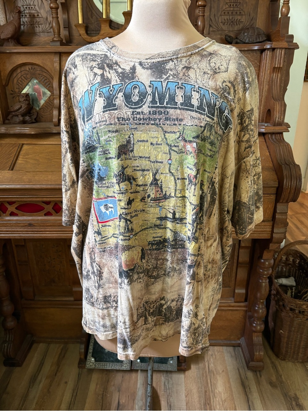 Vintage 90s Western Wyoming Graphic Tee in Earth Tones